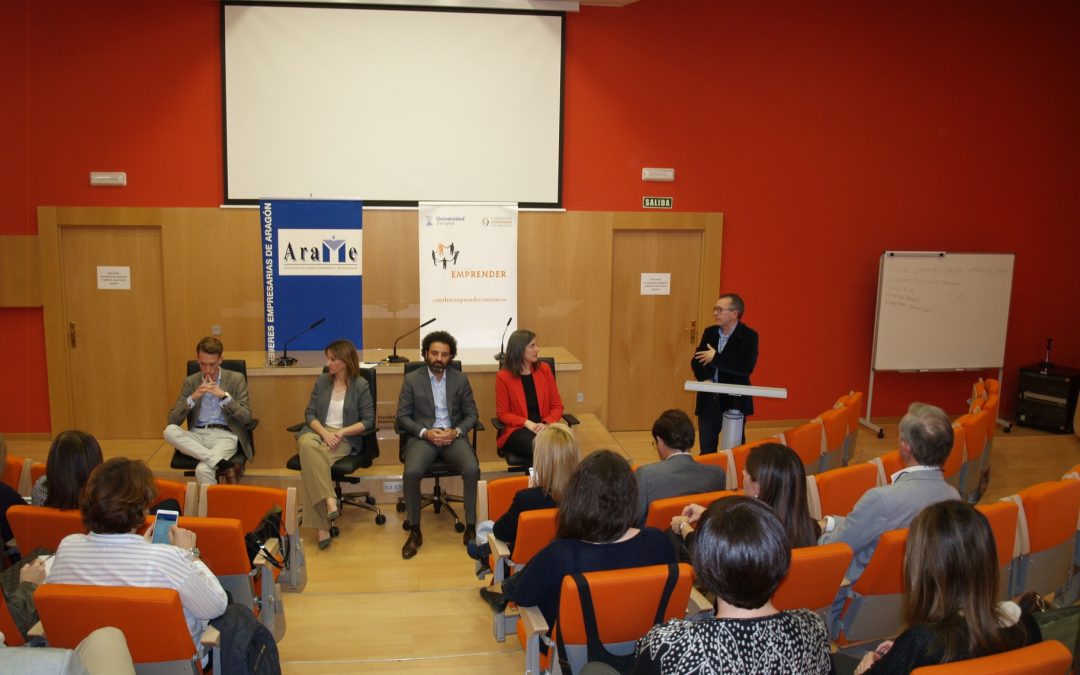 Galería fotográfica. Mesa redonda «Emprendimiento y éxito: ¿existen diferencias por género?»